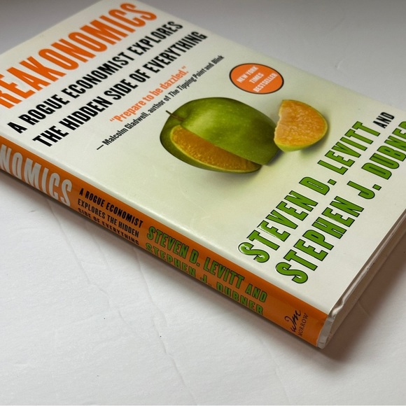 Freakonomics by Steven D. Levitt & Stephen J. Dubner | Economics| Hardcover Book - Picture 3 of 13